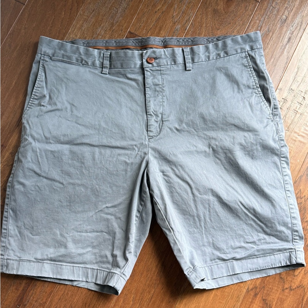 Tommy Bahama Boracay flat front chino shorts.  Sz 42